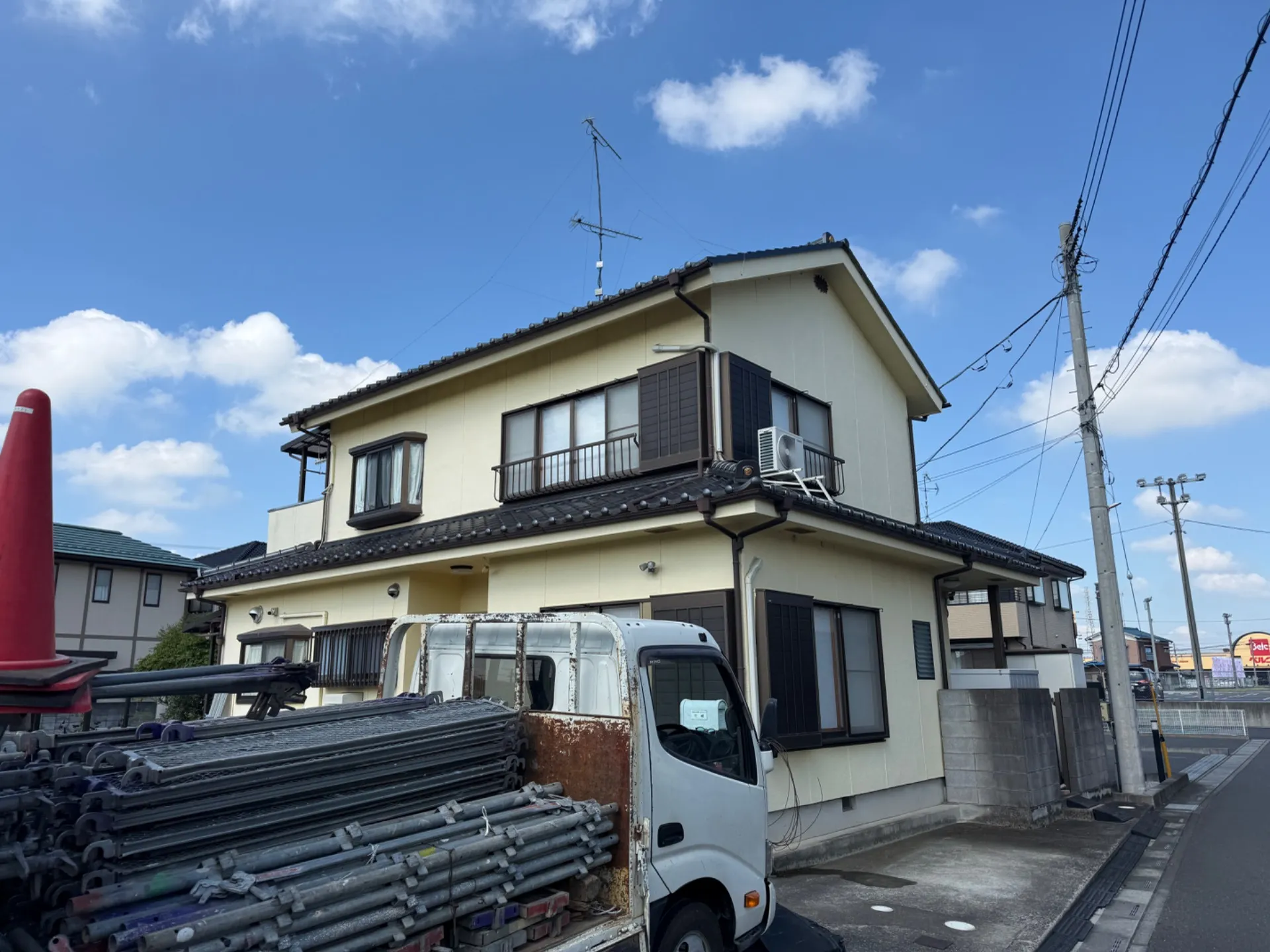 熊谷市で外壁塗装と漆喰工事の現場着工です