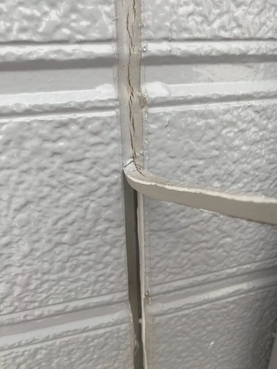 川越市で外壁塗装の施工中です