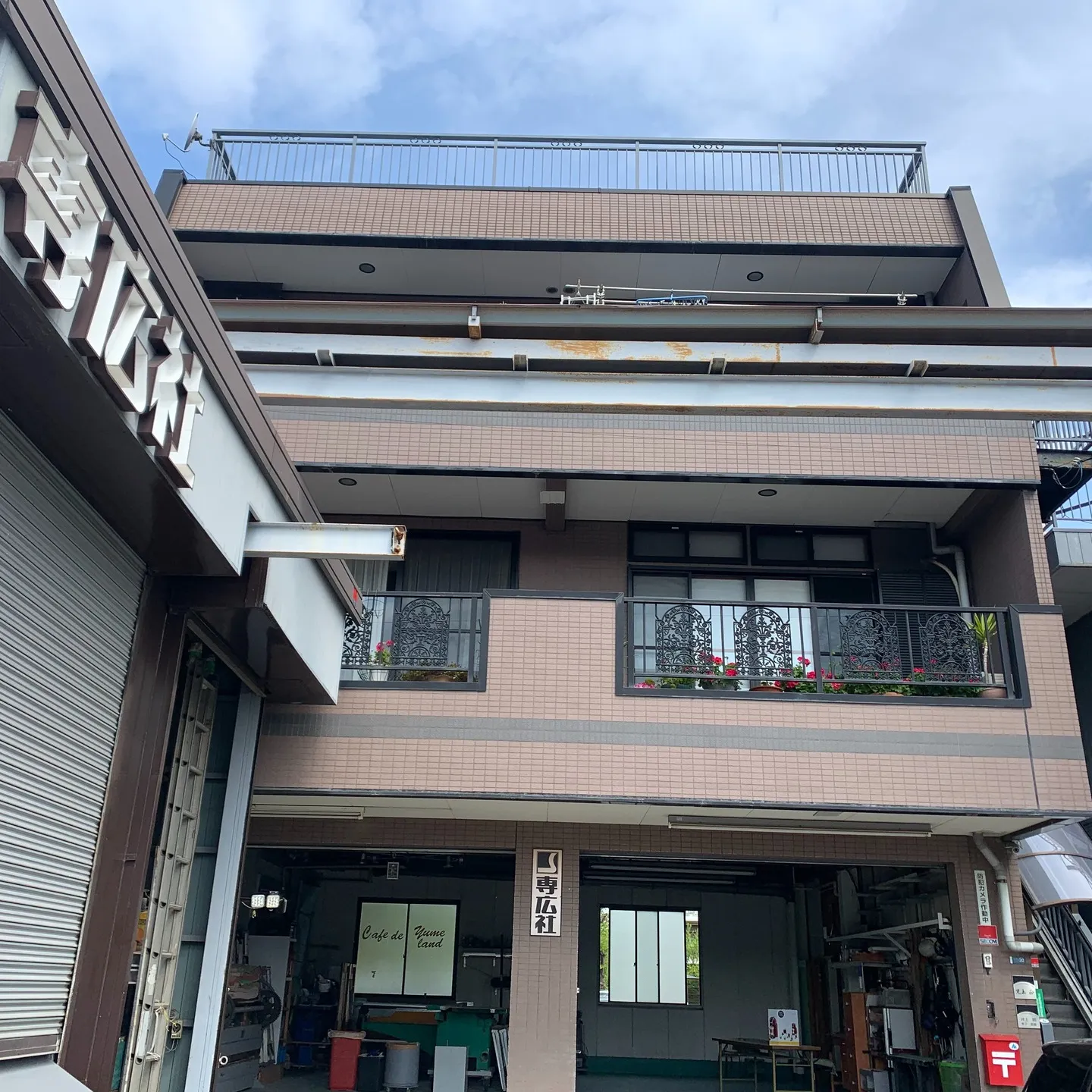 先日、さいたま市にて🏠外壁塗装を行いました！今回の建物はタイ...