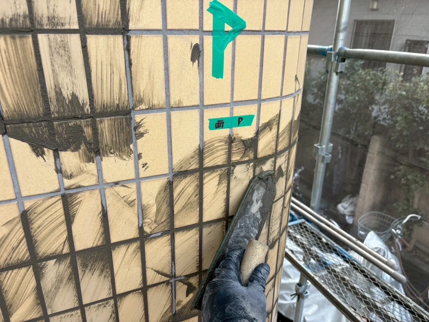 川越市にて外壁塗装着工中