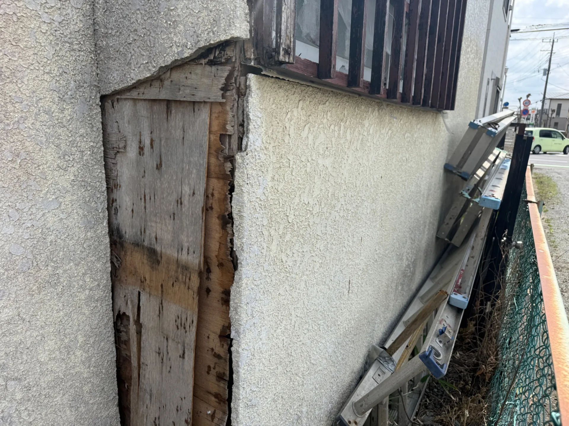 鳩山町で外壁塗装の調査