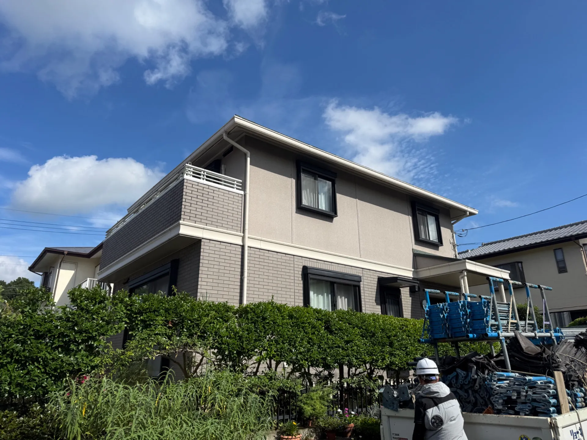 鳩山町で外壁屋根塗装の着工